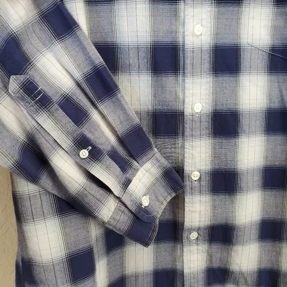 J Crew Navy Gray Plaid Button down L‎
